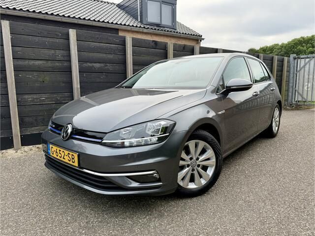 Grijs Gebruikt 2019 VW Golf VII Comfortline Hatchback | € 15.950 (Eerlijke prijs) - Afbeelding 1/4