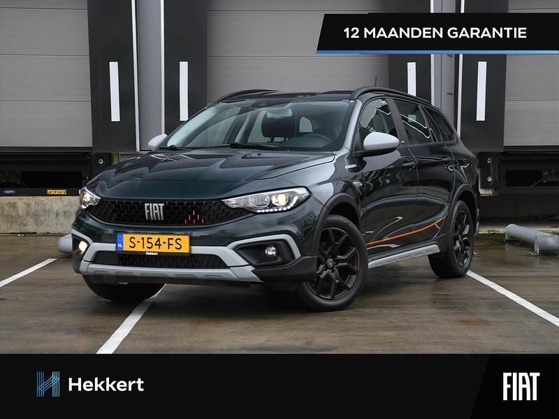 Groen, metallic lak Gebruikt 2023 Fiat Tipo Cross Stationwagen | € 21.995 (Duur) - Afbeelding 1/4