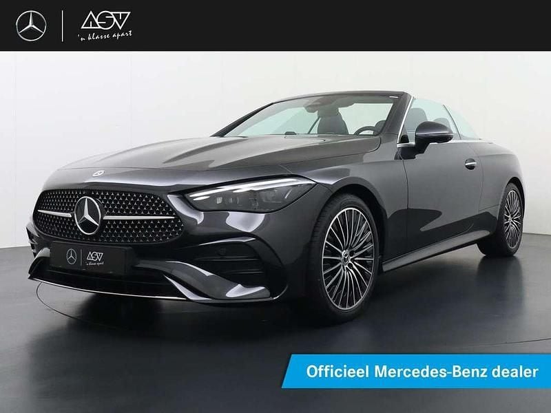Grijs Nieuw 2025 Mercedes 180 AMG line Sedan | € 80.276 - Afbeelding 1/4