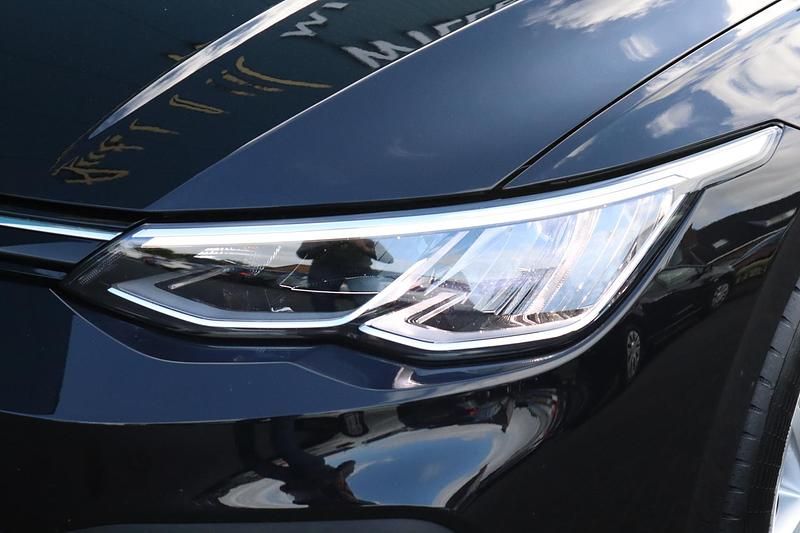 Occasion VW Golf VIII Life 112 PK (82 kW) 2023 Zwart Stationwagen