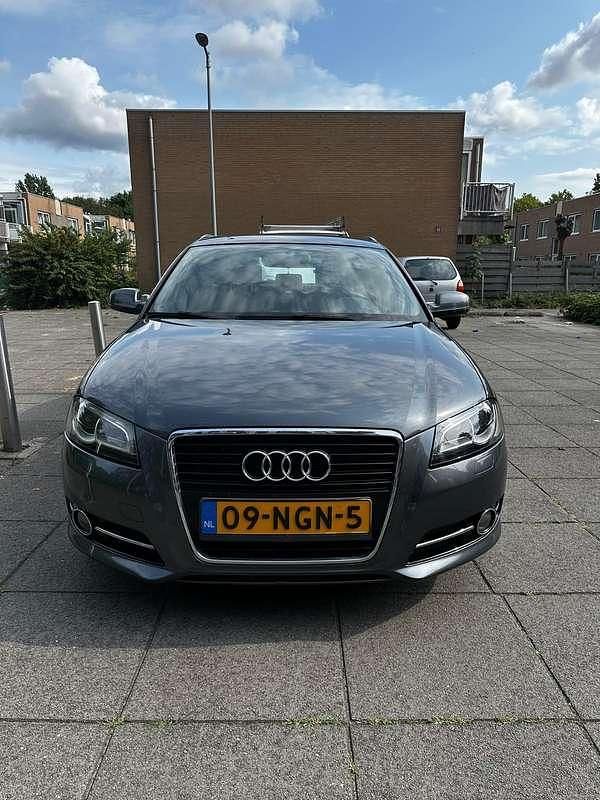 Grijs Gebruikt 2010 Audi A3 Stationwagen | € 6.500 - Afbeelding 1/4