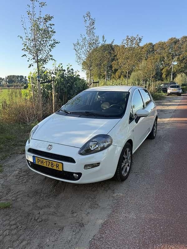 Wit Gebruikt 2017 Fiat Punto Hatchback | € 6.995 (Eerlijke prijs) - Afbeelding 1/4