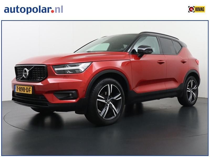Rood Gebruikt 2020 Volvo XC40 R-Design SUV | € 31.450 (Eerlijke prijs) - Afbeelding 1/4