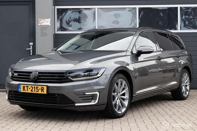 Grijs Gebruikt 2016 VW Passat GTE Stationwagen | € 12.950 (Eerlijke prijs) - Afbeelding 1/4