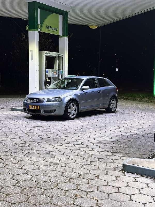 Zilver Gebruikt 2005 Audi A3 Ambition Hatchback | € 2.800 (Goede deal) - Afbeelding 1/3