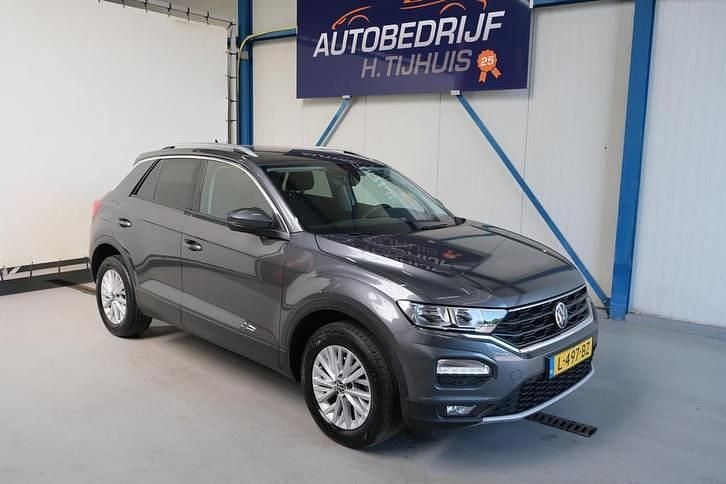 Grijs Gebruikt 2021 VW T-Roc Style SUV | € 18.950 (Goede deal) - Afbeelding 1/4