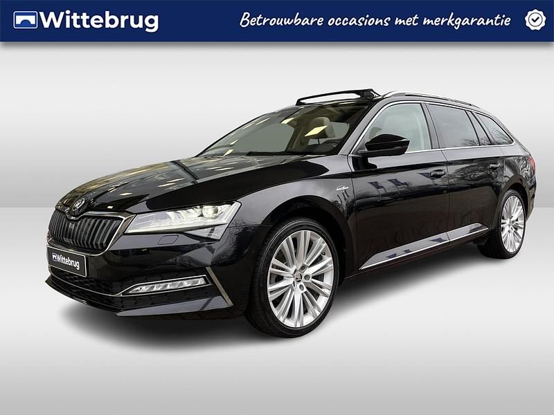 Occasion Skoda Superb LAURIN & KLEMENT 218 PK (160 kW) 2022 Zwart (metallic) Stationwagen