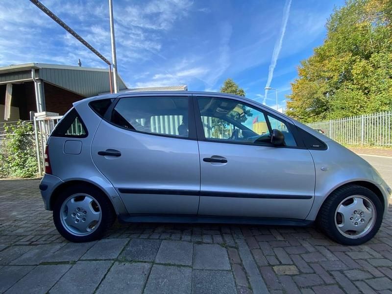 Grijs Gebruikt 2001 Mercedes A140 Elegance MPV | € 1.100 (Goede deal) - Afbeelding 1/4