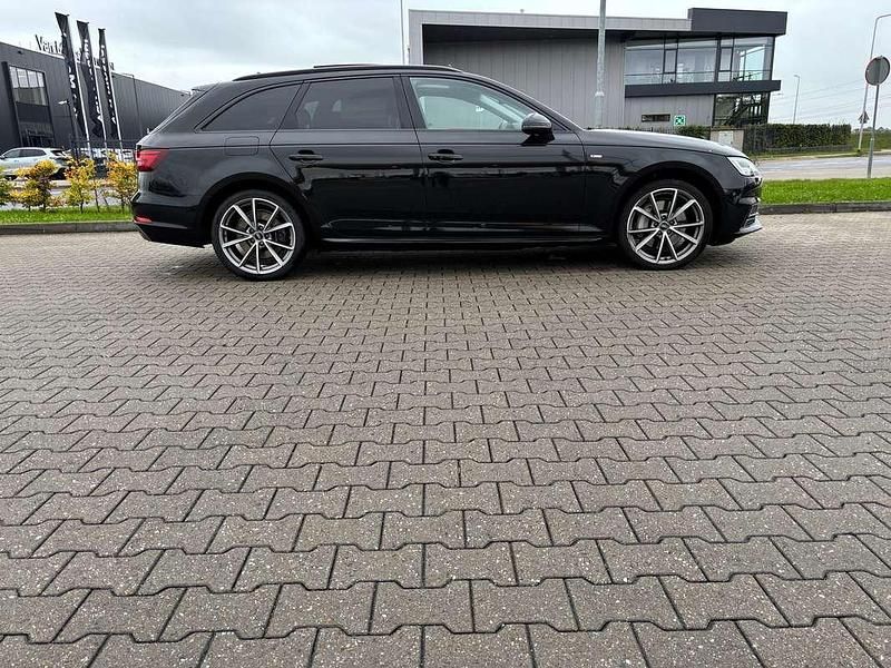 Zwart Gebruikt 2018 Audi A4 Black Edition Stationwagen | € 26.000 (Eerlijke prijs) - Afbeelding 1/4