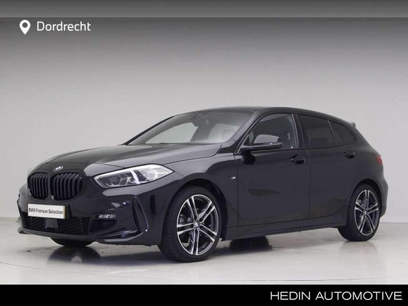 Occasion BMW 118 Comfort Edition 136 PK (100 kW) 2023 Saphirschwarz metallic (zwart metallic) Hatchback