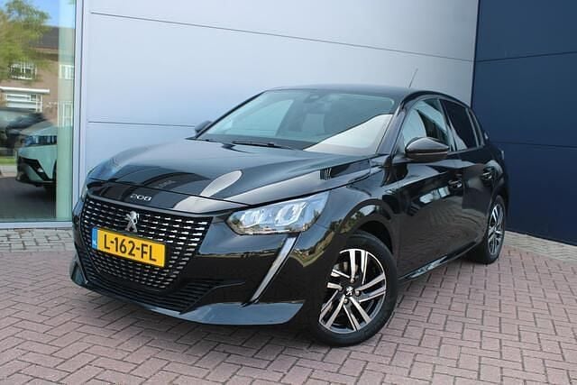 Zwart Gebruikt 2021 Peugeot 208 Allure Hatchback | € 17.400 (Eerlijke prijs) - Afbeelding 1/4