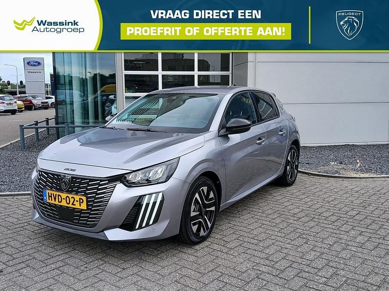 Grijs, metallic lak Gebruikt 2024 Peugeot 208 Allure Hatchback | € 23.940 (Eerlijke prijs) - Afbeelding 1/4