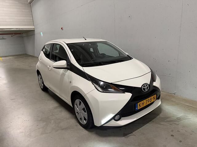 Occasion Toyota Aygo X-play 69 PK (50 kW) 2016 Wit Hatchback