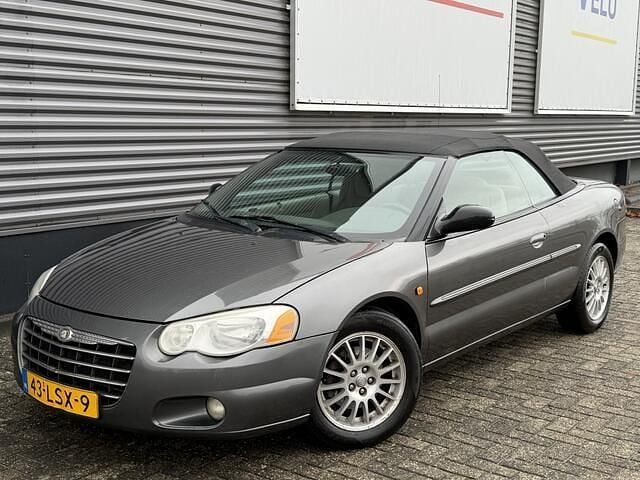 Grijs (metallic) Gebruikt 2005 Chrysler Sebring Cabriolet Cabriolet | € 1.995 - Afbeelding 1/4