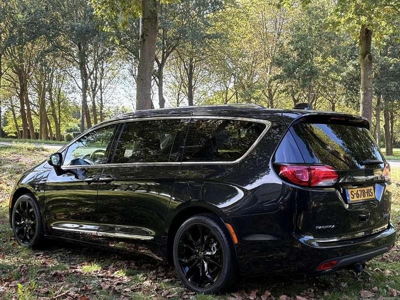 Occasion Chrysler Voyager Touring 264 PK (194 kW) 2022 Zwart MPV