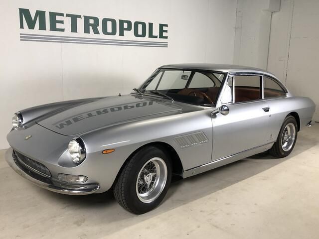 Zilver Gebruikt 1965 Ferrari 330 Coupé | € 299.500 - Afbeelding 1/4