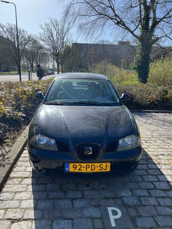 Zwart Gebruikt 2004 Seat Cordoba Sedan | € 800 (Goede deal) - Afbeelding 1/4