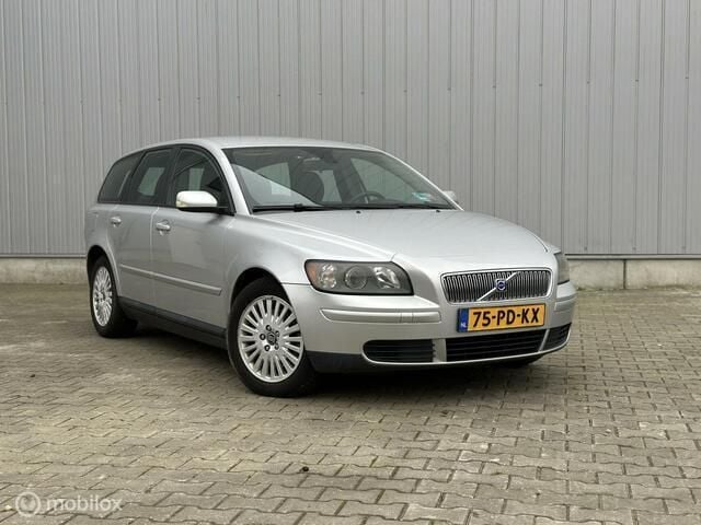 Grijs Gebruikt 2004 Volvo V50 Stationwagen | € 2.990 (Iets duurder) - Afbeelding 1/4