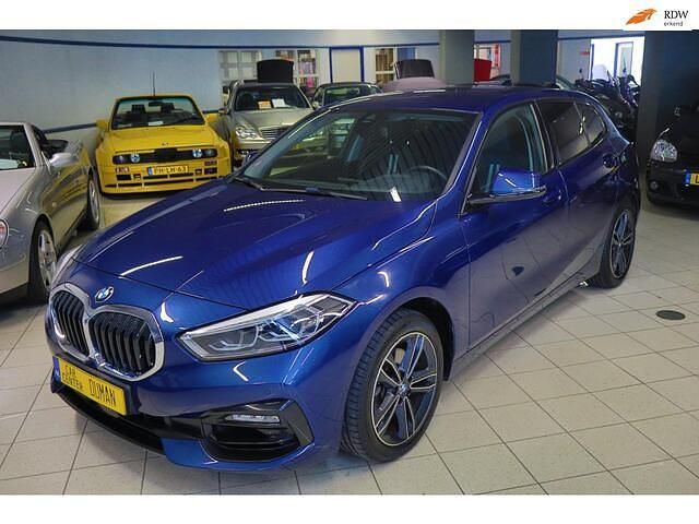 Blauw (metallic) Occasion 2020 BMW 118 Executive Hatchback | € 20.950 (Goede deal) - Afbeelding 1/4