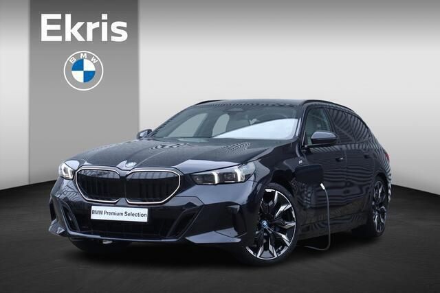 Zwart, metallic lak Gebruikt 2025 BMW 530e M Sport Stationwagen | € 72.900 - Afbeelding 1/4