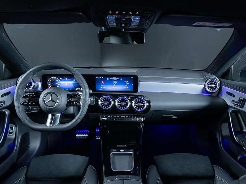 Occasion Mercedes CLA250e Shooting Brake Business 163 PK (119 kW) 2025 Zwart Stationwagen