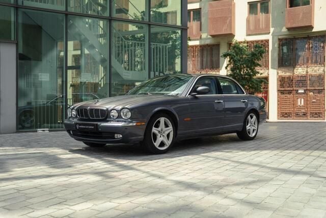 Grijs Gebruikt 2005 Jaguar XJ Executive Sedan | € 12.490 (Super prijs) - Afbeelding 1/4