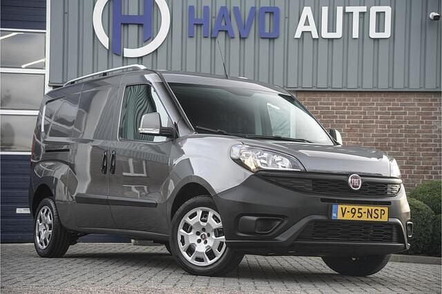 Grijs (metallic) Gebruikt 2019 Fiat Doblò MPV | € 10.950 (Eerlijke prijs) - Afbeelding 1/4