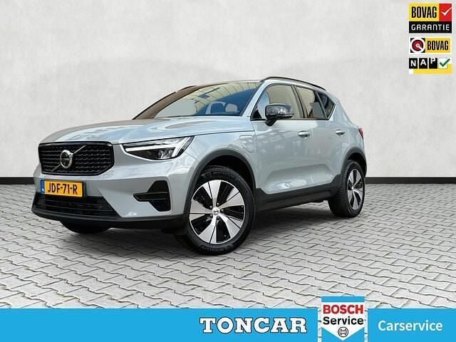 Grijs Gebruikt 2023 Volvo XC40 Plus SUV | € 42.795 (Eerlijke prijs) - Afbeelding 1/4