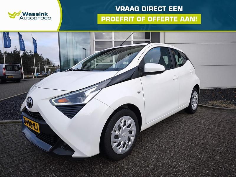 Wit Occasion 2021 Toyota Aygo X-play Hatchback | € 11.840 (Eerlijke prijs) - Afbeelding 1/4