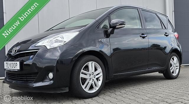 Zwart Gebruikt 2013 Toyota Verso-S MPV | € 9.950 (Eerlijke prijs) - Afbeelding 1/4