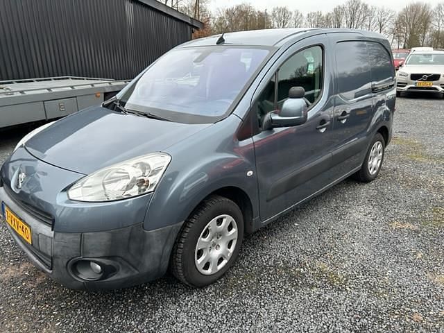 Grijs (metallic) Occasion 2012 Peugeot Partner MPV | € 4.750 (Iets duurder) - Afbeelding 1/4