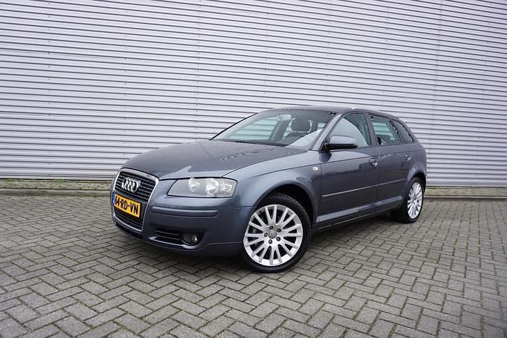 Grijs Occasion 2005 Audi A3 Ambition Hatchback | € 3.750 (Eerlijke prijs) - Afbeelding 1/4