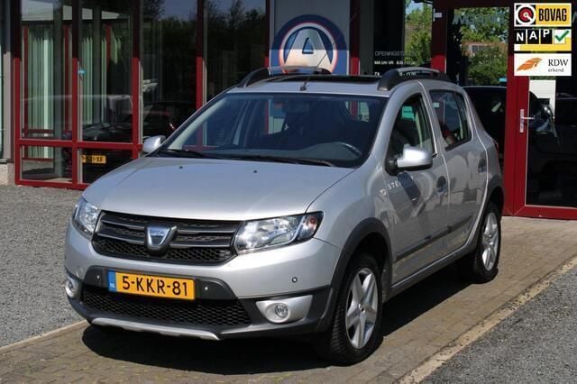 Grijs Gebruikt 2013 Dacia Sandero Stepway Hatchback | € 4.645 (Eerlijke prijs) - Afbeelding 1/4