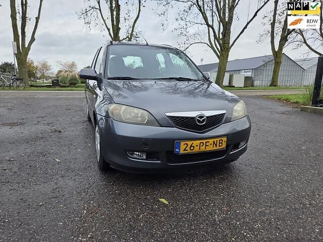 Grijs Gebruikt 2004 Mazda 2 Exclusive MPV | € 2.399 (Eerlijke prijs) - Afbeelding 1/4