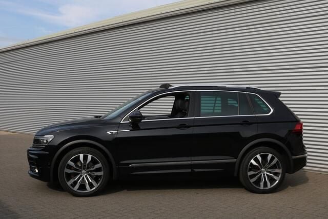 Zwart Gebruikt 2018 VW Tiguan R-line SUV | € 31.950 (Eerlijke prijs) - Afbeelding 1/4