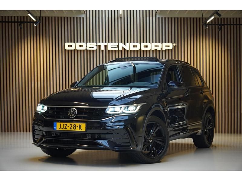 Zwart Gebruikt 2022 VW Tiguan R-line SUV | € 38.900 (Iets duurder) - Afbeelding 1/4