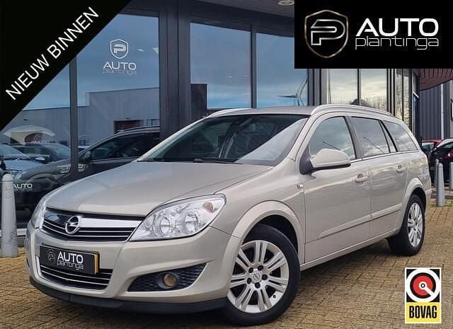 Grijs Gebruikt 2010 Opel Astra Edition Stationwagen | € 2.945 (Eerlijke prijs) - Afbeelding 1/4