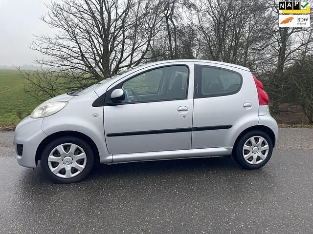 Occasion Peugeot 107 Urban Move 68 PK (50 kW) 2010 Grijs Hatchback