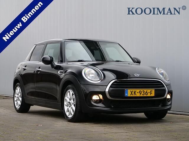 Zwart Gebruikt 2019 Mini ONE Pepper Hatchback | € 14.950 (Goede deal) - Afbeelding 1/4