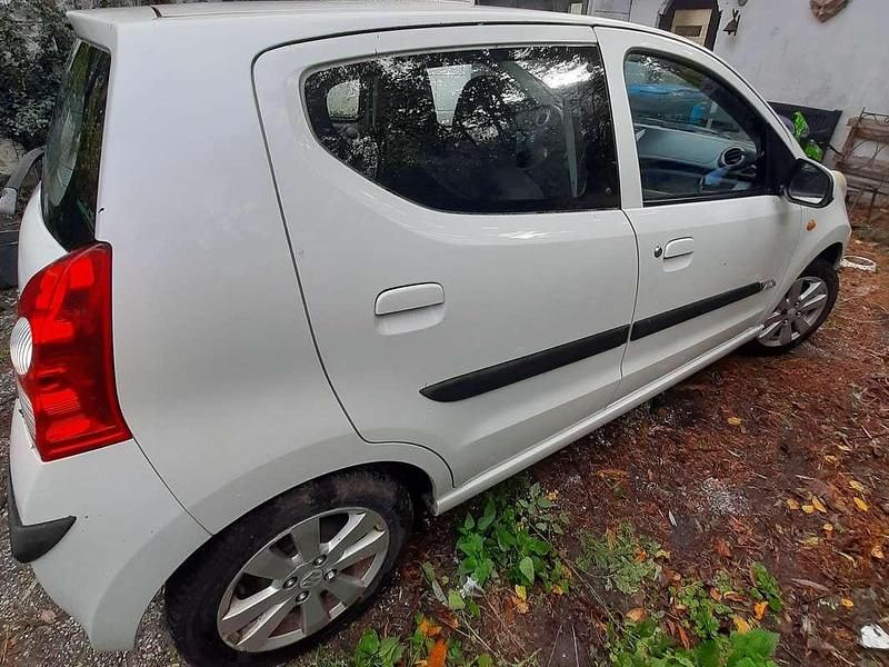 Wit Occasion 2010 Suzuki Alto Comfort Hatchback | € 2.150 (Goede deal) - Afbeelding 1/4