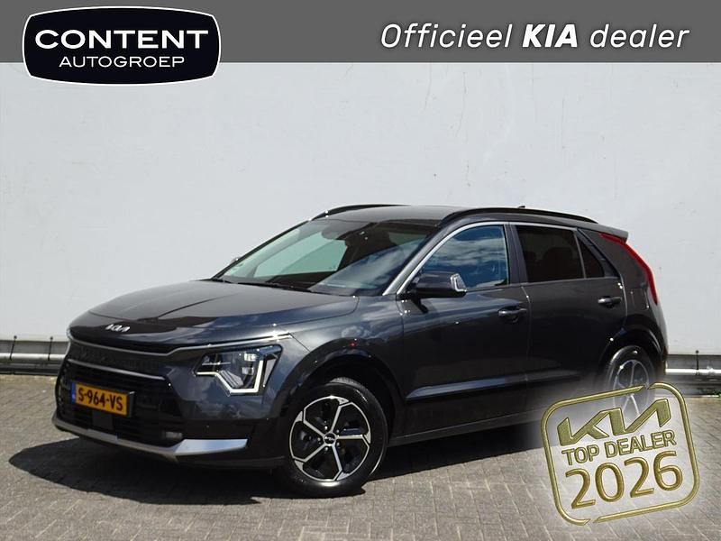 Grijs (metallic) Occasion 2023 Kia Niro SUV | € 30.940 (Eerlijke prijs) - Afbeelding 1/4