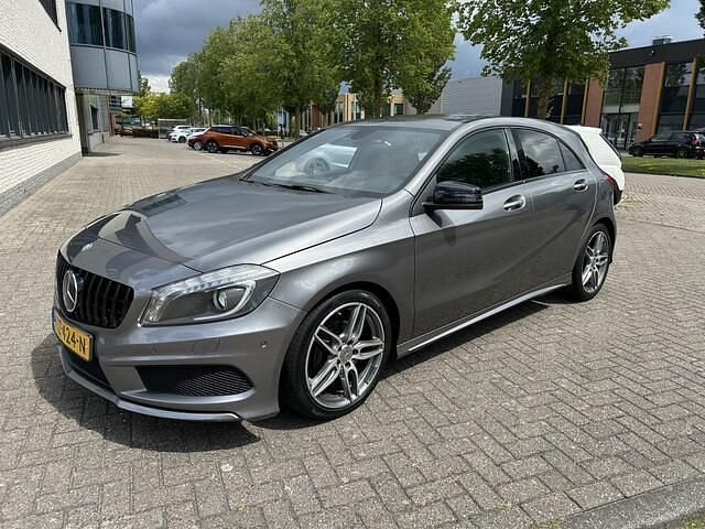 Grijs Gebruikt 2013 Mercedes A180 Prestige Hatchback | € 10.950 (Eerlijke prijs) - Afbeelding 1/4