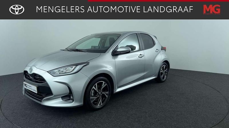 Grijs Gebruikt 2024 Toyota Yaris Hybrid Edition Hatchback | € 25.950 (Eerlijke prijs) - Afbeelding 1/4