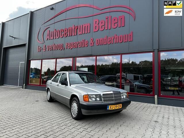 Grijs Gebruikt 1989 Mercedes 190 Sedan | € 10.950 - Afbeelding 1/4