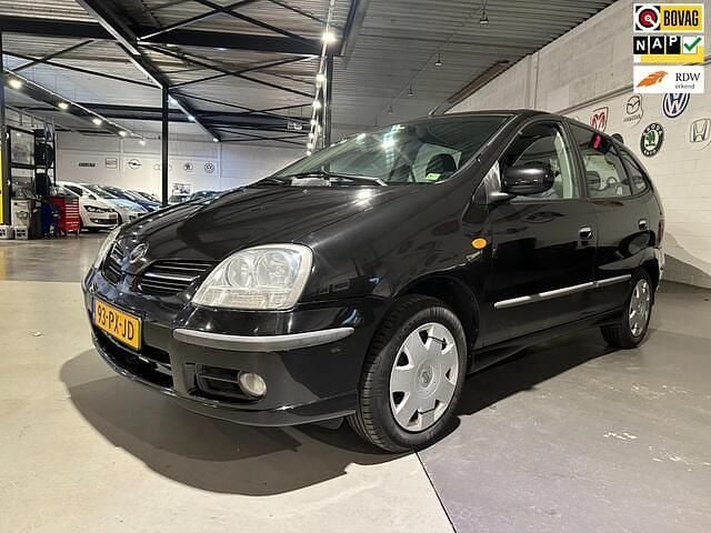 Zwart Gebruikt 2004 Nissan Almera Tino Acenta MPV | € 1.799 (Eerlijke prijs) - Afbeelding 1/4