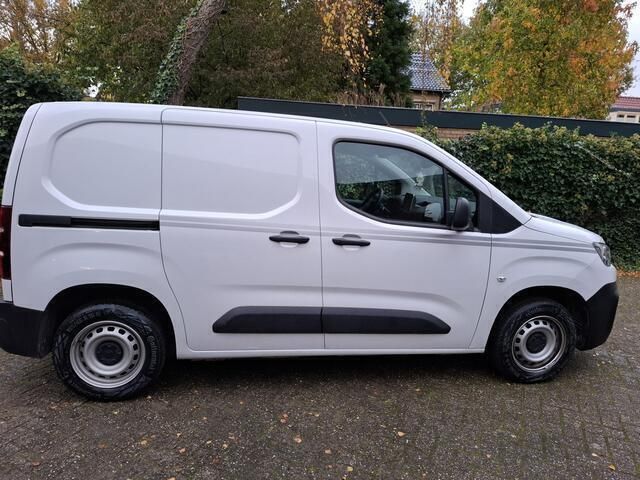 Wit Gebruikt 2023 Citroën Berlingo PureTech MPV | € 14.950 - Afbeelding 1/4