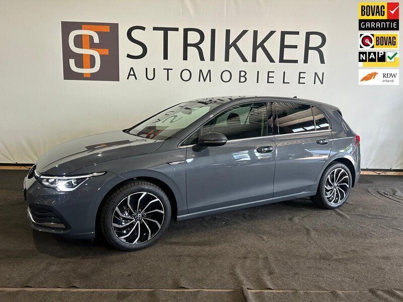 Grijs Gebruikt 2021 VW Golf VIII Style Hatchback | € 20.499 (Goede deal) - Afbeelding 1/4