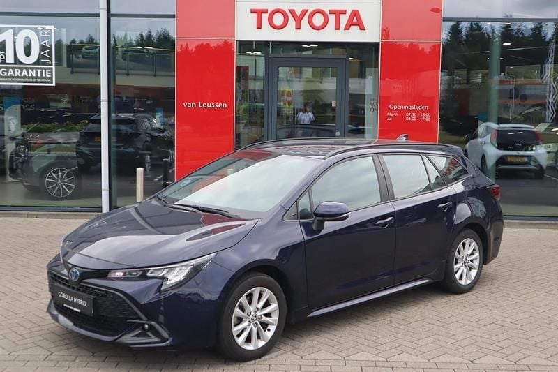 Blauw Gebruikt 2023 Toyota Corolla Hybrid Stationwagen | € 26.400 - Afbeelding 1/4