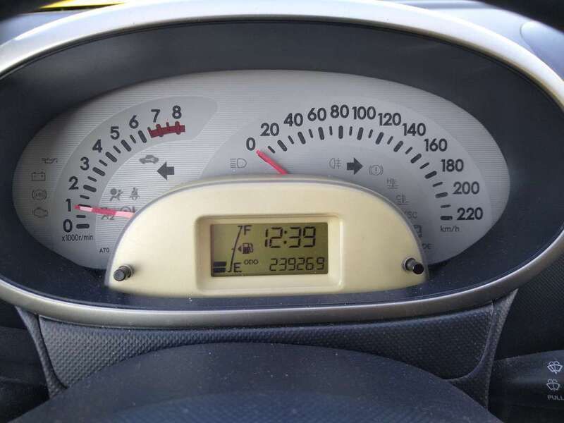 Grijs Gebruikt 2009 Daihatsu Sirion Hatchback | € 1.900 (Eerlijke prijs) - Afbeelding 1/4