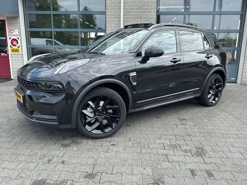 Zwart Gebruikt 2023 Lynk & Co 01 SUV | € 28.850 (Eerlijke prijs) - Afbeelding 1/4